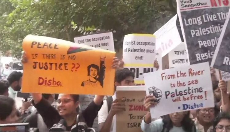 Israel-Hamas War: फिलिस्तीन के समर्थन में जंतर-मंतर पर AISA का प्रदर्शन, पुलिस से हुई छात्रों की झड़प