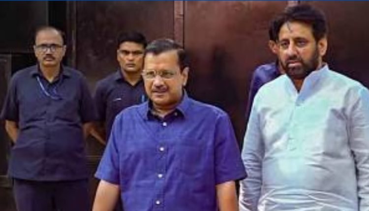 अमानतुल्लाह खान से मिले CM अरविंद केजरीवाल, कहा- हमारे खिलाफ जितने भी मामले हैं सब फर्जी हैं