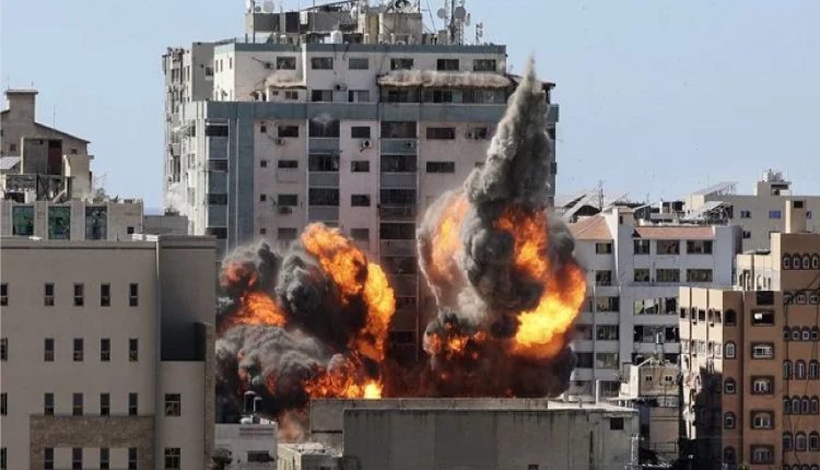 Israel Hamas War: इजरायल ने एयरस्ट्राइक में हमास के हवाई ऑपरेशन का निरीक्षण कर रहे सीनियर कमांडर को मार गिराया