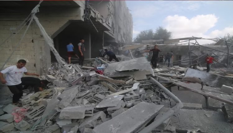 Gaza Hospital Attack: हमास का दावा, 'इजरायल ने गाजा में अस्पताल पर किया एयरस्ट्राइक, 500 लोगों की गई जान'
