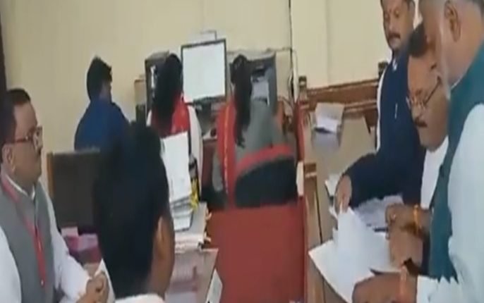 MPChunav 2023: केंद्रीय मंत्री और भाजपा उम्मीदवार प्रह्लाद सिंह पटेल ने नरसिंहपुर विधानसभा सीट से नामांकन दाखिल किया