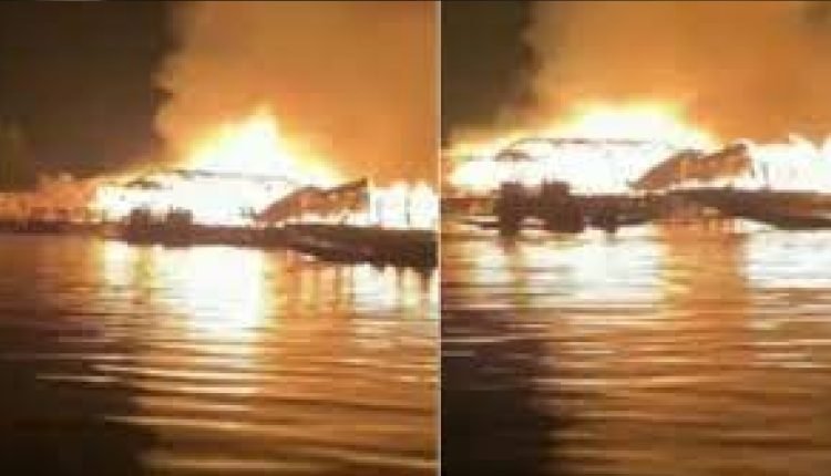 Fire in Dal lake: कश्मीर की मशहूर डल झील में लगी भीषण आग, पांच हाउसबोट जलकर खाक