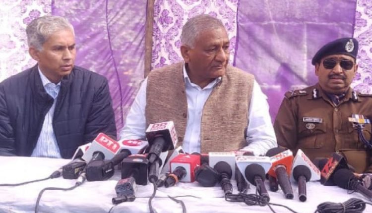 Uttarakhand: दो से तीन दिन में सफल होगा रेस्क्यू ऑपरेशन, केंद्रीय मंत्री वी.के.सिंह ने बताया पूरा प्लान