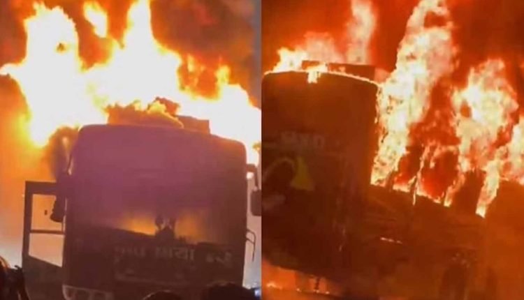 दिल्ली-जयपुर हाईवे पर चलती बस में लगी आग, 2 यात्री जिंदा जले, 12 झुलसे