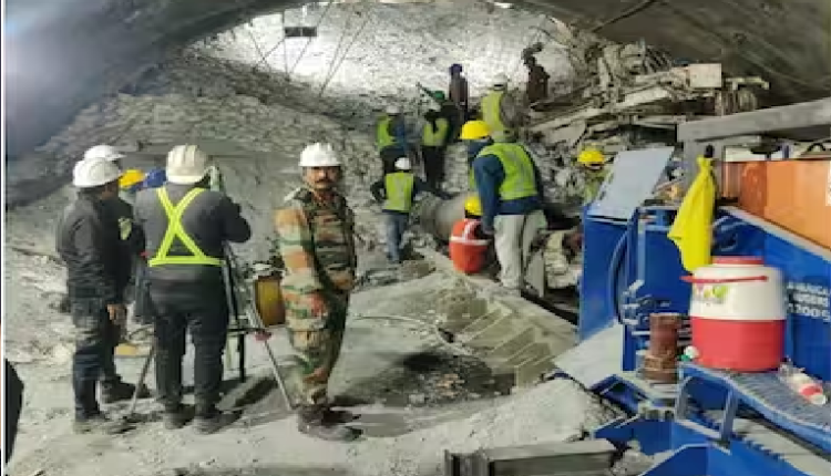 Uttarkashi Tunnel Rescue: उत्तरकाशी टनल रेस्क्यू के लिए डीआरडीओ ने भेजे हैं दो रोबोट, मजदूरों तक पहुंचा 6 इंची पाइप