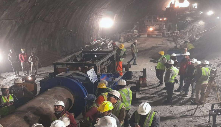 Uttarkashi में फंसे मजदूरों के लिए खत्म होगी काली रात, आज रेस्क्यू ऑपरेशन हो सकता है पूरा, 13 मीटर की दूरी बाकी