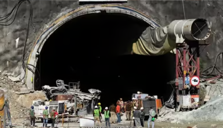 Uttarkashi Tunnel Rescue: सीएम धामी ने कहा- टनल रेस्क्यू ऑपरेशन पर पीएम मोदी अपनी नजर बनाए हुए है