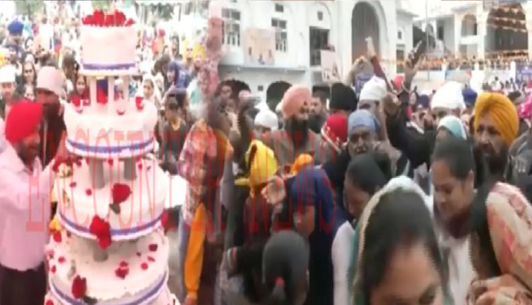 Guru Nanak Jayanti 2023: गुरु नानक देव की जयंती पर बनाया 300 किलो का केक, 23 साल से हो रहा आयोजन