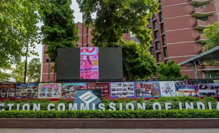 EC ने AAP को जारी किया कारण बताओ नोटिस, PM मोदी के खिलाफ अपमानजनक टिप्पणी का मामला