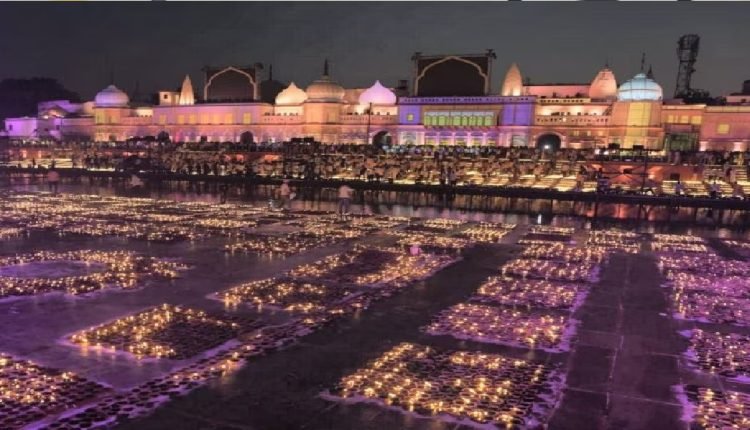 Ayodhya Deepotsav: दीपोत्सव को लेकर सीएम ने खास इंतजाम के दिए निर्देश, सजाएं जाएंगे सब मठ मंदिर