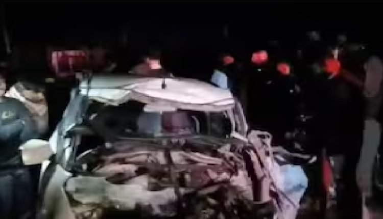 राजस्थान में शादी समारोह में जा रहे 3 बच्चों समेत 4 की सड़क हादसे में मौत, कार में भरे थे 12 लोग