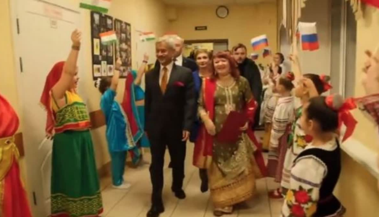 जयशंकर ने सेंट पीटर्सबर्ग में रबीन्द्रनाथ टैगोर के नाम पर बने स्कूल का किया दौरा