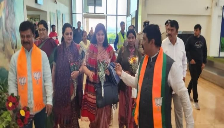 Karnataka: बेलगावी में एक महिला से मारपीट की घटना पर सियासत, बीजेपी प्रतिनिधि मंडल ने की बैठक