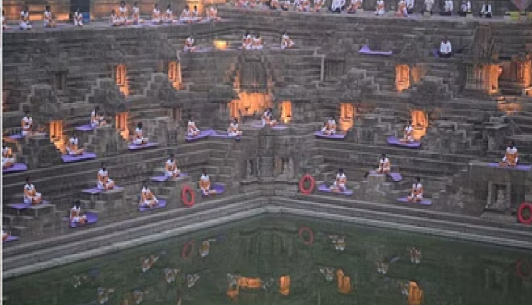 Gujarat: योग के बाद सूर्य नमस्कार कर लोगों ने बनाया गिनीज वर्ल्ड रिकॉर्ड, पीएम मोदी ने कही ये बात