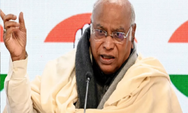 प्राण प्रतिष्ठा पर BJP के हमलों के बीच मल्लिकार्जुन खरगे की सफाई, कभी भी जा सकते हैं राम मंदिर