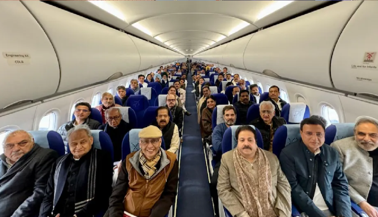 Bharat Jodo Nyay Yatra: इंफाल पहुंचे राहुल गांधी, थोड़ी देर में शुरू होगी 'भारत जोड़ो न्याय यात्रा'