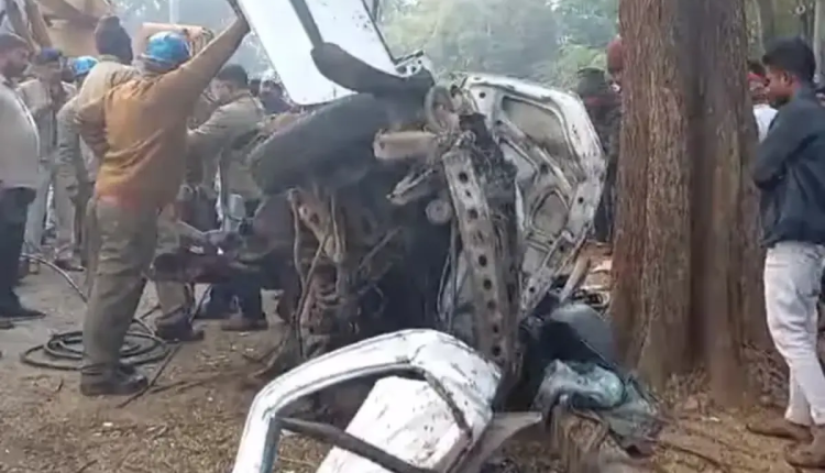 Jharkhand Accident: जमशेदपुर में डिवाइडर से टकराई तेज रफ्तार कार, नए साल के पहले दिन 6 की मौत, दो गंभीर