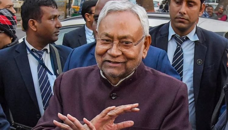 Bihar floor test: फ्लोर टेस्ट से पहले बिहार में क्या चल रहा? सीएम नीतीश कुमार पहुंचे इस मंत्री के आवास