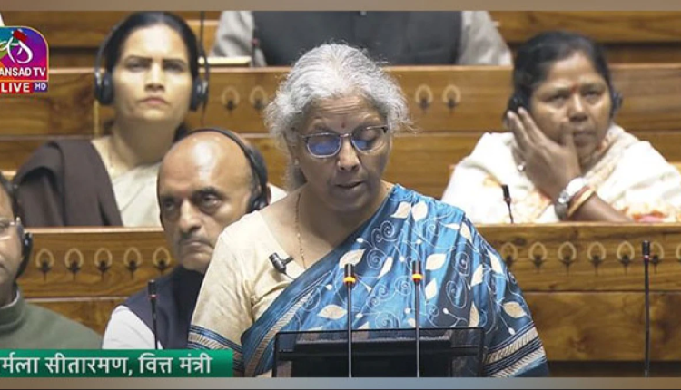 Budget 2024: वित्त मंत्री सीतारमण बोलीं - कम हो रही देश में बेरोजगारी, 6% से घटकर 3.2% पर आ गया अनएम्पलॉयमेंट रेट