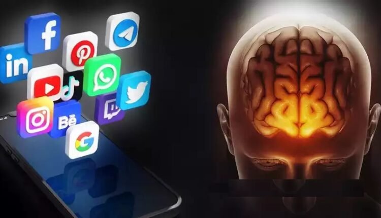 सोशल मीडिया ने ले रखी है सबकी जान,मनोचिकित्सक है परेशान,कैसे बचाये सबकी जान-डॉ ओम प्रकाश