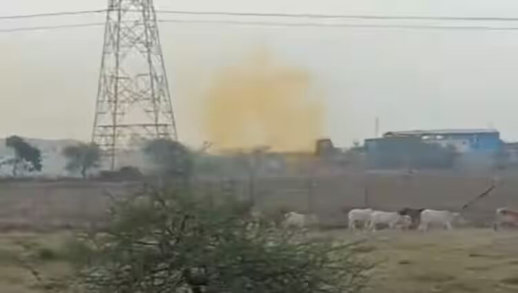 बेमेतरा की बारूद फैक्ट्री में बड़ा ब्लास्ट, कई लोगों की मौत और मलबे में दबे होने की आशंका, घायल रायपुर रेफर