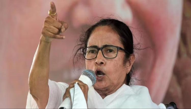 ममता बनर्जी को बंगाल में बहुत बड़ा झटका, 2014 में 34, 2019 में 22 और अब 13 से 17