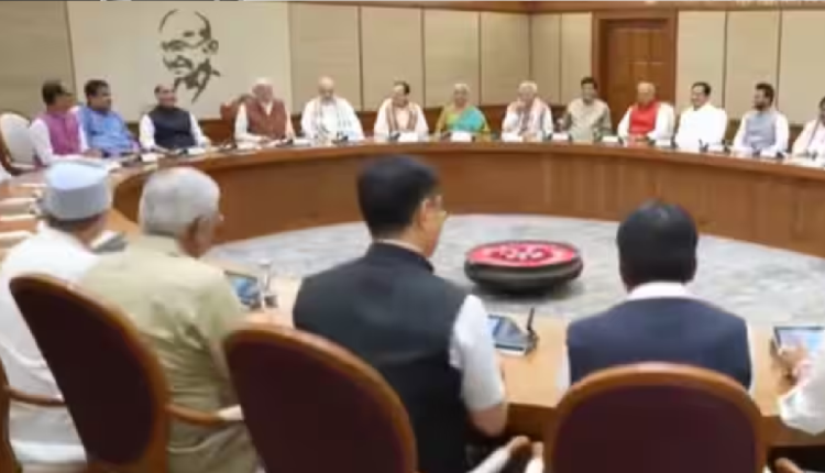 Modi 3.0 Cabinet: मोदी 3.0 कैबिनेट का पहला फैसला, पीएम आवास योजना के तहत 3 करोड़ लोगों को मिलेंगे घर
