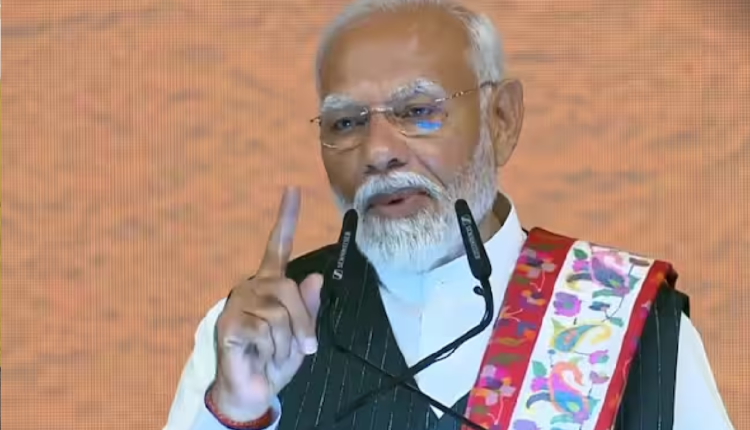 PM Modi Kashmir Visit: तीसरी बार PM बनने के बाद पहली बार श्रीनगर पहुंचे नरेंद्र मोदी, बता दिया कश्मीर में कब होंगे चुनाव