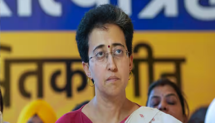Atishi Hunger Strike: 'बीजेपी ने दिल्ली के 28 लाख लोगों का पानी रोका', सत्याग्रह पर बैठीं आतिशी का दावा