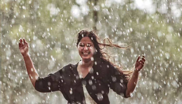 Delhi Weather: दिल्ली और आसपास के इलाकों में बारिश, गर्मी से मिली राहत, अगले दो दिन ऐसा रहेगा मौसम