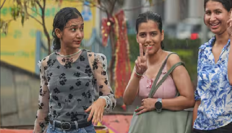 Delhi Weather: छाता-रेनकोट रख लें तैयार! दिल्ली में बारिश को लेकर IMD ने दिया ये लेटेस्ट अपडेट