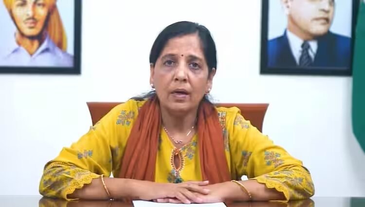 नतीजों के बाद जेल में अरविंद केजरीवाल से मिलीं सुनीता केजरीवाल, राघव चड्ढा भी रहे साथ