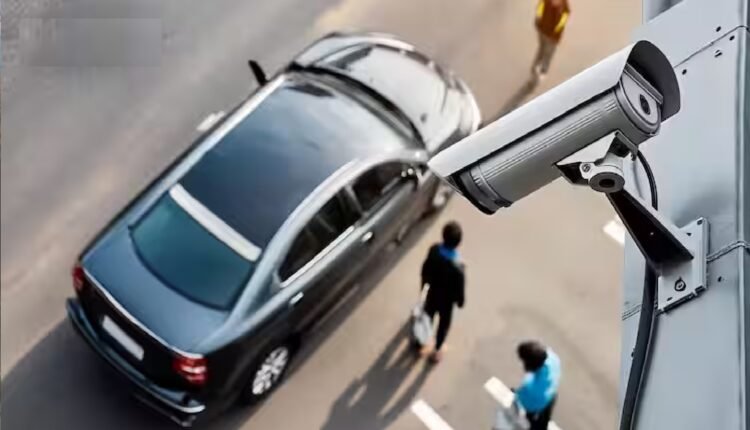 मिठाई खरीदने गए मां-बाप ने बच्चों को कार में छोड़ा, चोर गाड़ी लेकर हुए फरार, ऐसे हुए बरामद