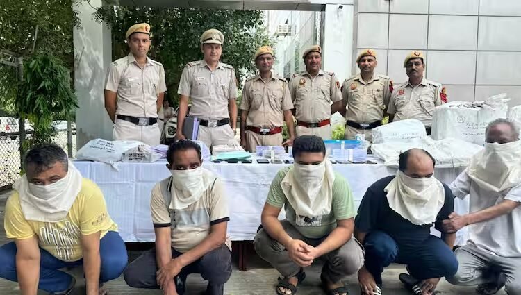 20-25 मिनट में बना देता था नकली वीजा स्टिकर, अब पुलिस ने पकड़ा, हैरान कर देगी पूरी कहानी