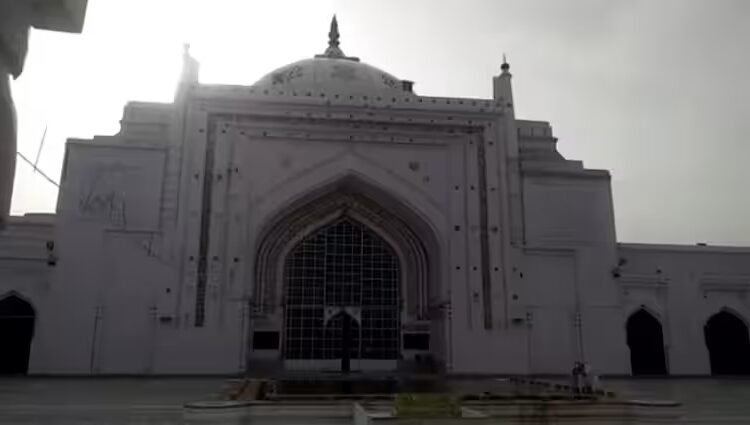 शम्सी मस्जिद बनाम नीलकंठ मंदिर