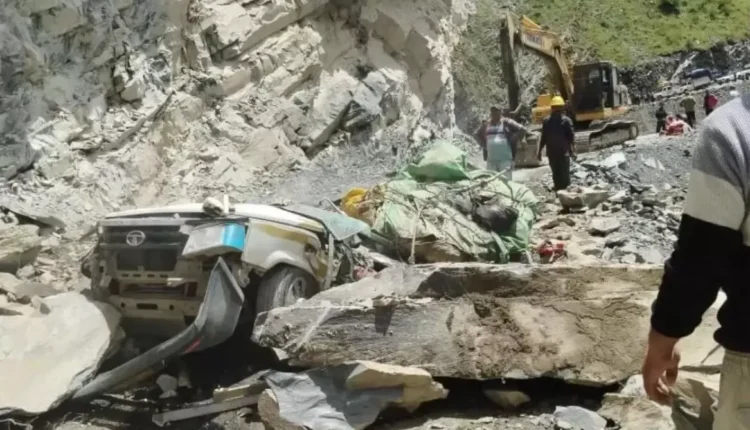 Himachal Car Accident, Lahaul Spiti, Rockfall, Himachal News, Road Accident